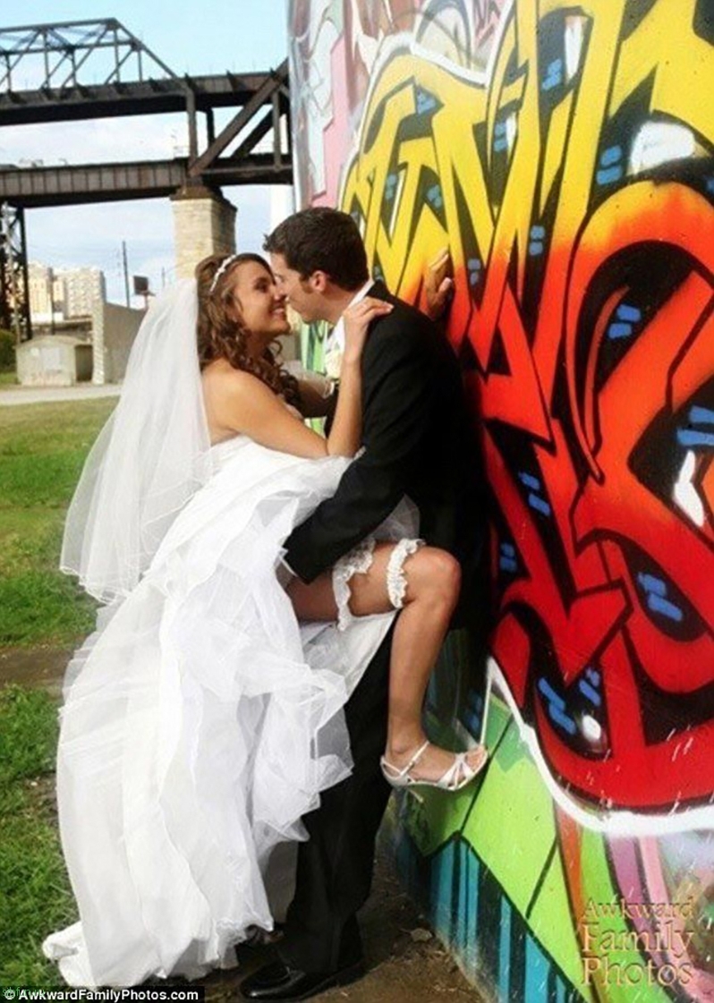 12 самых неловких свадебных поцелуев