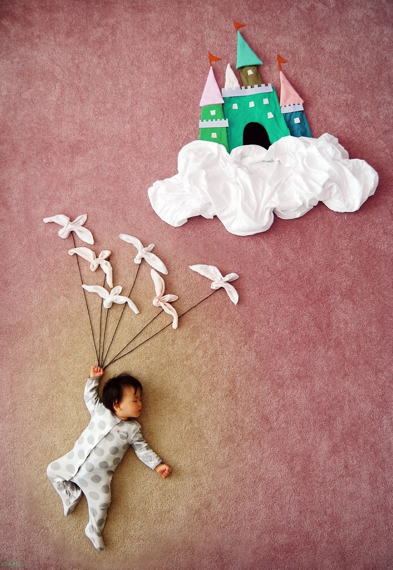 Китайская художница делает «живые» картины из спящих детей