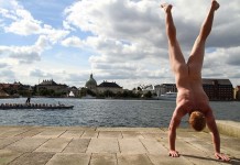 Рыжий голый… идейный