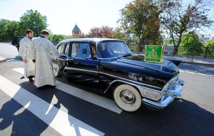 На каких автомобилях возят церковных лидеров