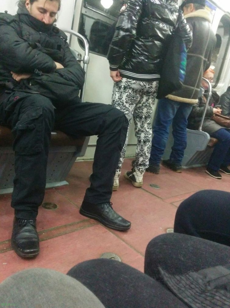 18 безумных модников, которых можно встретить в российском метро