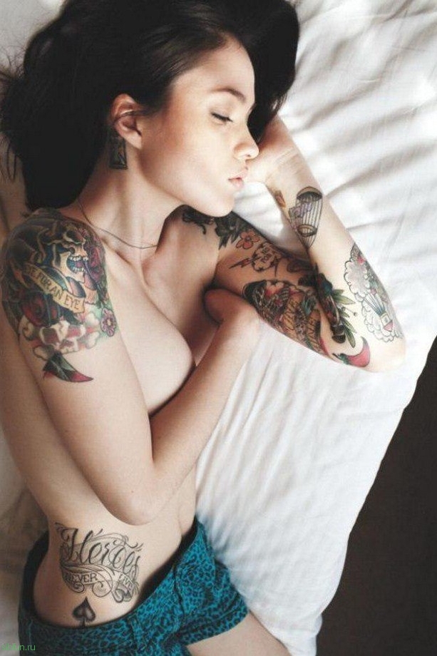 Соблазнительные девушки с татуировками 