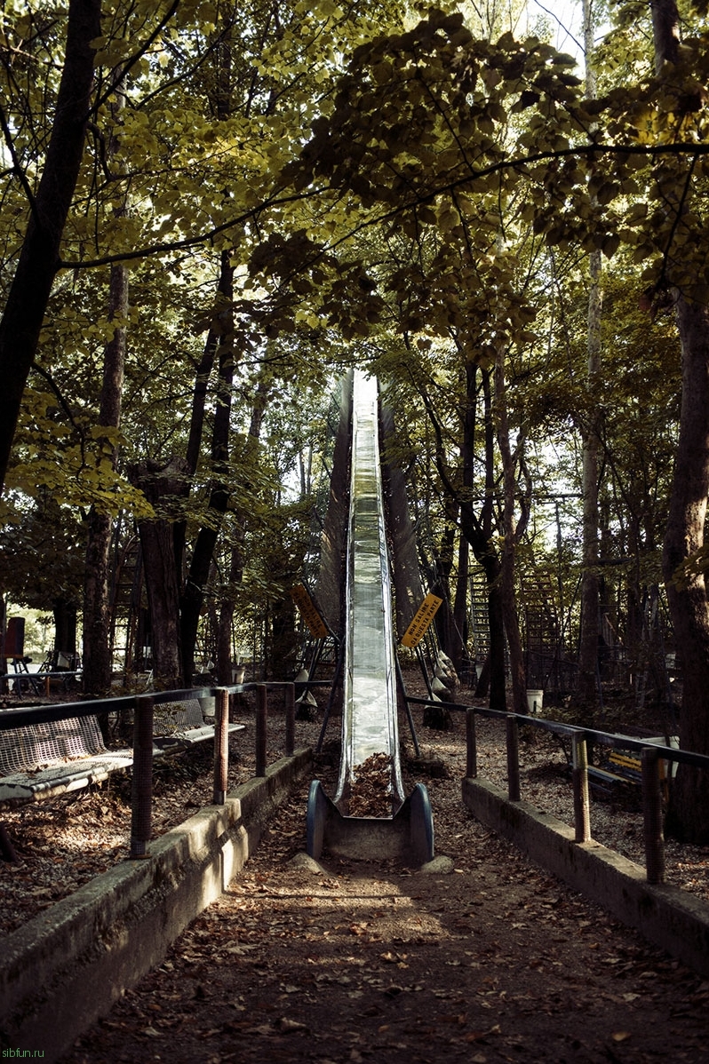 Итальянец создал настоящий парк аттракционов в лесу