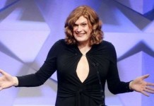 На вручение премии GLAAD Media Awards, Энди Вачковски впервые показался в новом образе