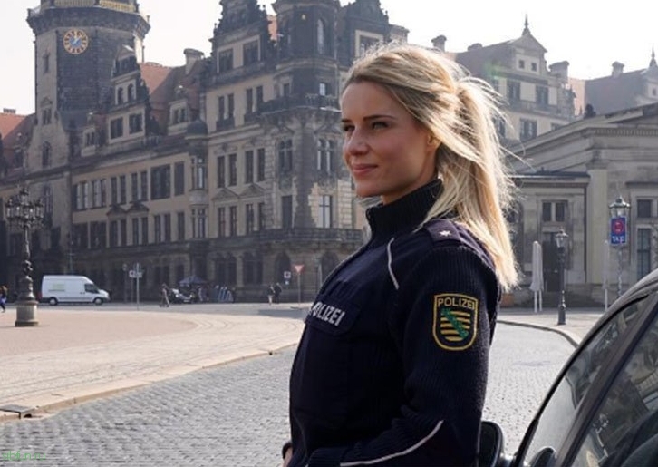 Instagram старшего офицера полиции Германии, которой хотели бы сдаться многие мужчины 