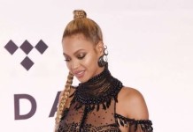 Бейонсе в просвечивающем наряде