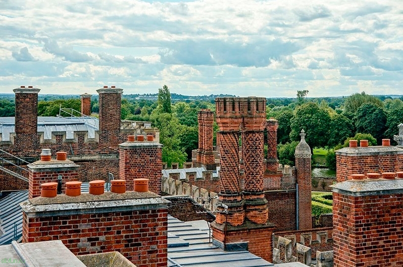 Необычные дымоходы дворца Hampton Court Palace