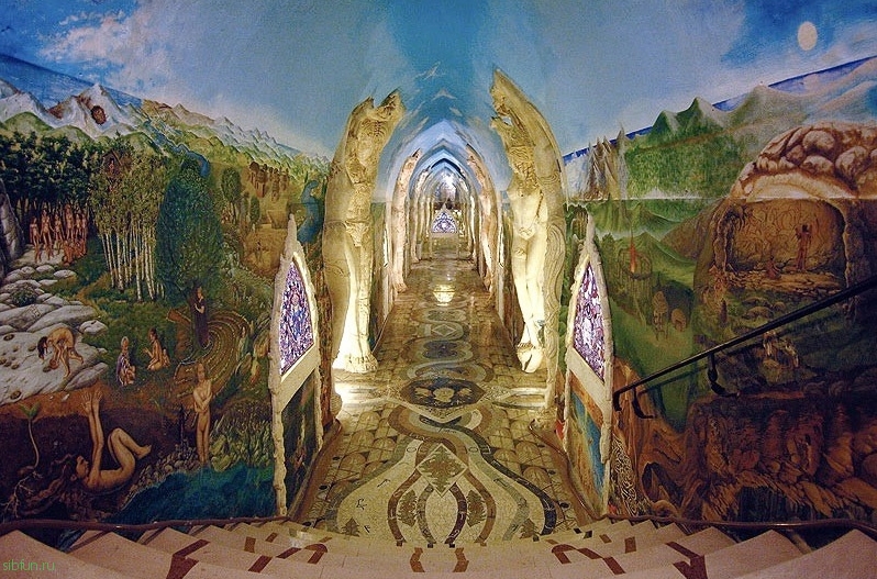 Невероятный «Храм человечества» в недрах итальянских Альп