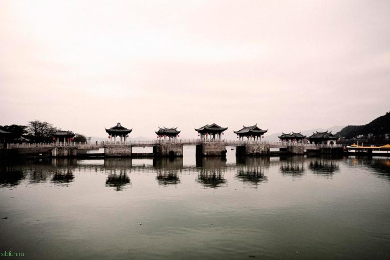 Уникальный плавающий мост Guangji