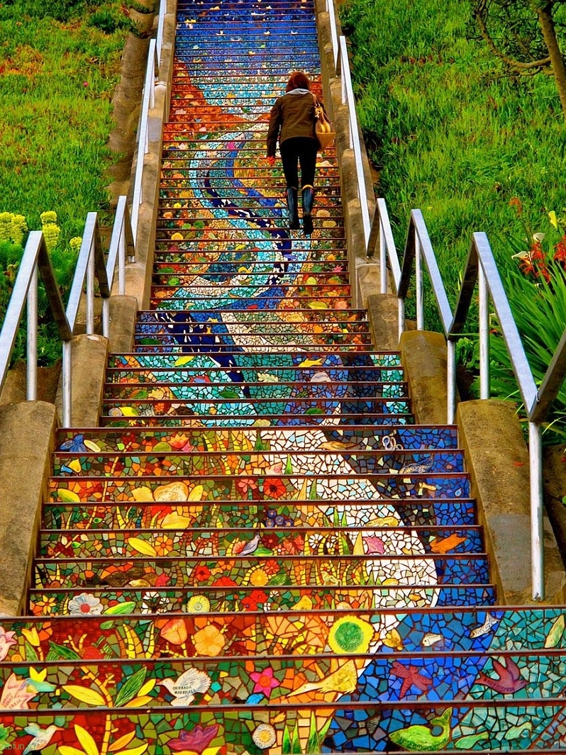 15 красочных лестниц в стиле Street-Art