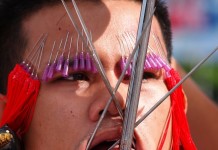 Шокирующая Азия: Фестиваль Вегетарианцев в Таиланде