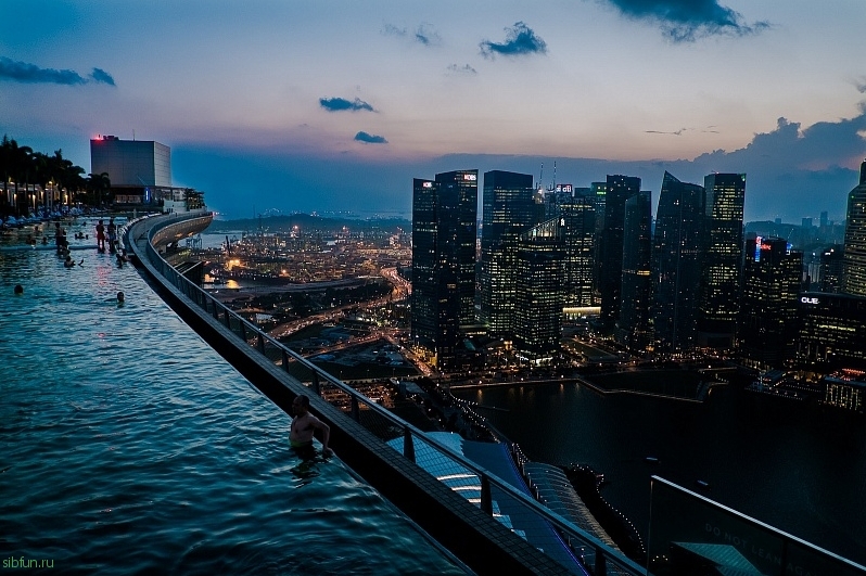 Роскошный мега-отель Marina Bay Sands в Сингапуре