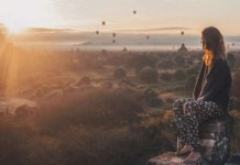 Девушка отправилась в путешествие по миру