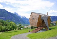 Необычный дом в живописном месте