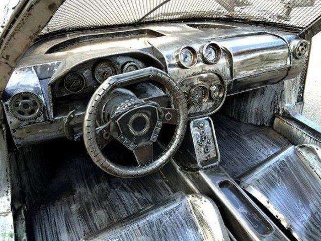 Машина из металлолома