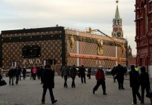 Чемодан Louis Vuitton «не прижился» на Красной площади