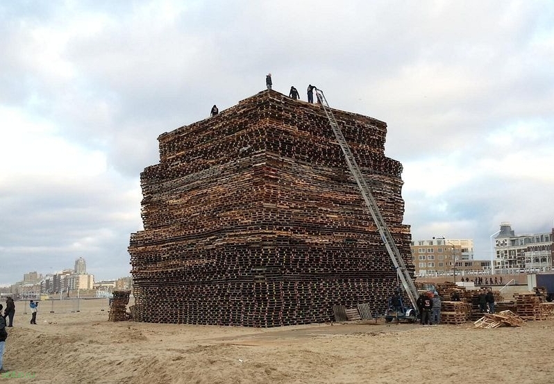 В Нидерландах создали один из самых больших костров в мире
