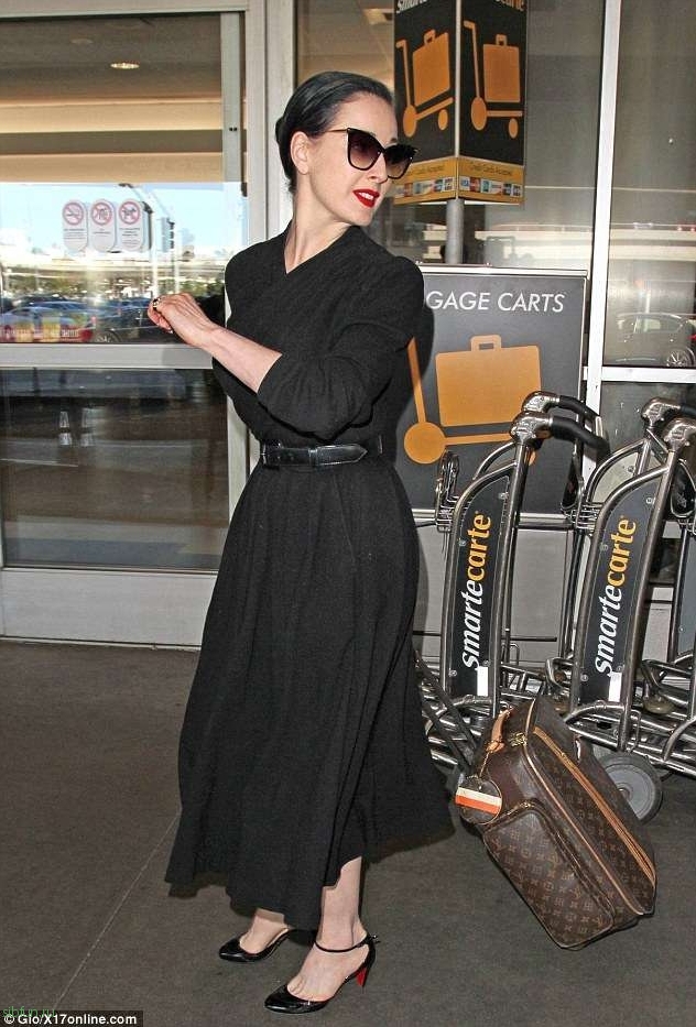 Дита фон Тиз в аэропорту Лос-Анджелеса