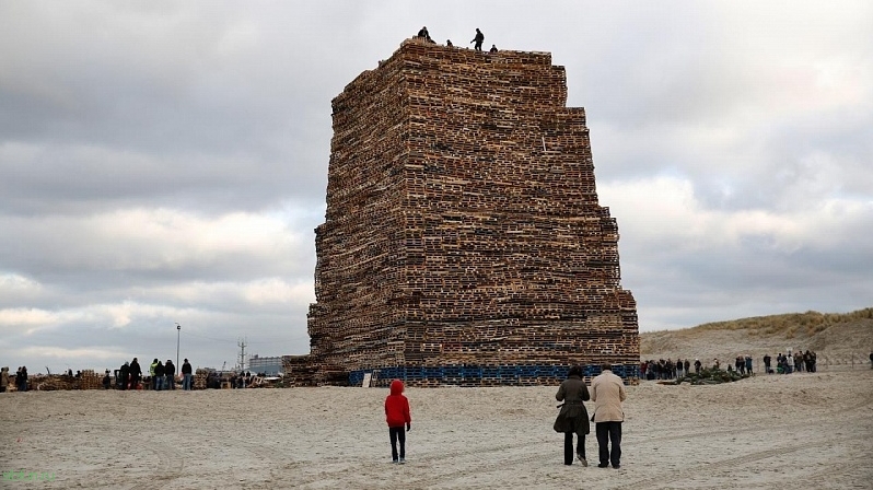 В Нидерландах создали один из самых больших костров в мире