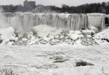 Впервые за 100 лет замёрз Ниагарский водопад
