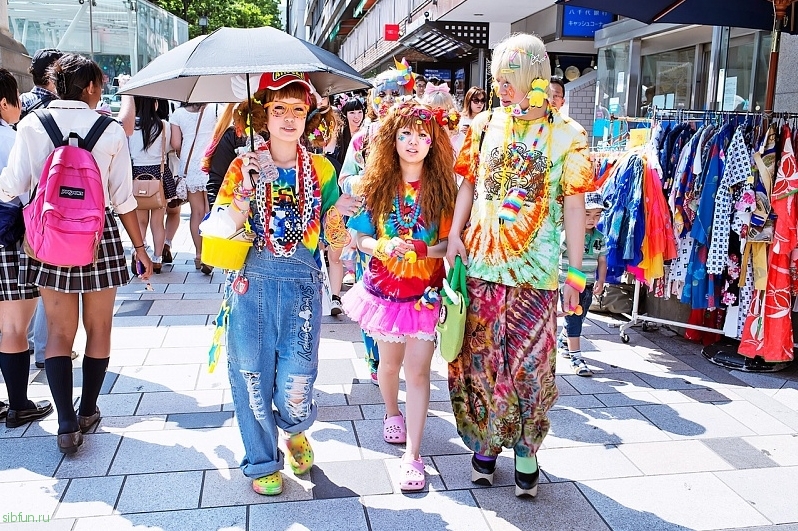 Стильная молодёжь из района Харадзюку в Токио