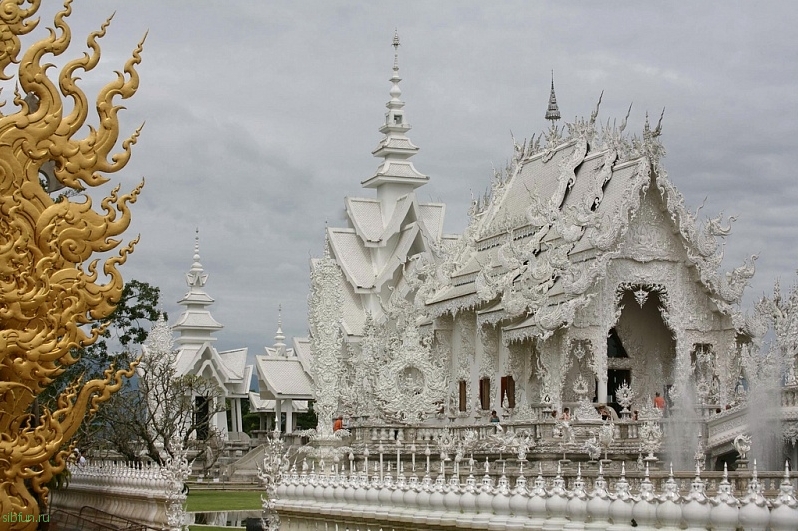 Современное чудо света Wat Rong Khun