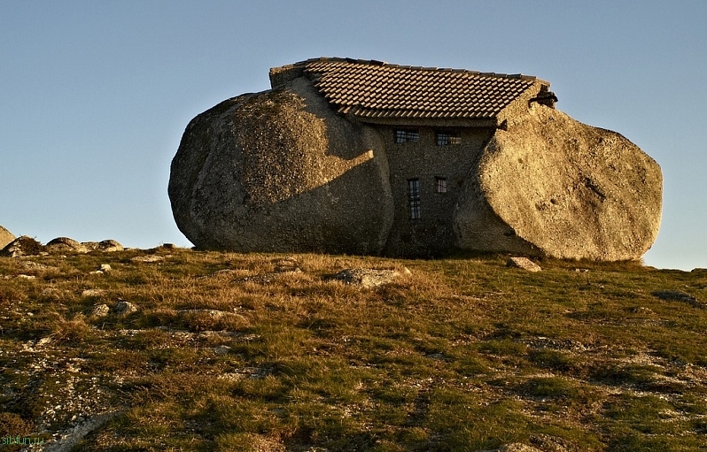 Каса-ду-Пенеду – удивительный каменный дом в Португалии