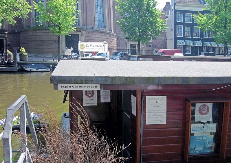 De Poezenboot – плавучий приют для кошек в Амстердаме