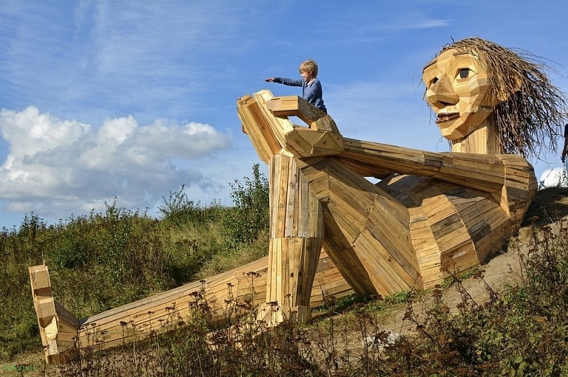«Забытые гиганты» датского художника Томаса Дамбо