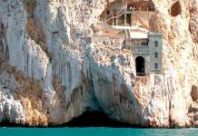 Гавань Порто–Флавия — главная достопримечательность города Иглезиас