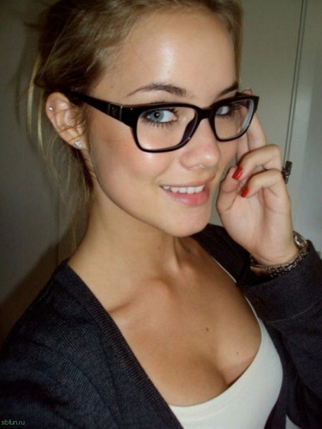 Симпатичные девушки в очках 