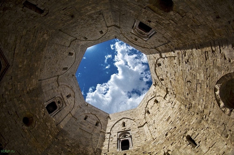Кастель дель Монте – уникальный замок на юге Италии