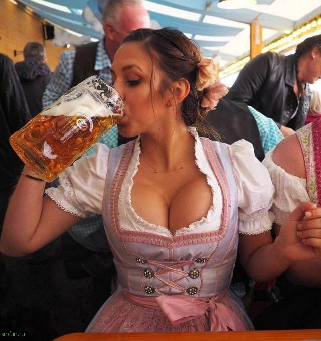 Пиво и девушки на фестивале Октоберфест-2017 