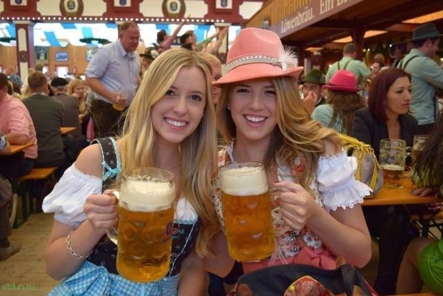 Пиво и девушки на фестивале Октоберфест-2017 
