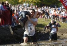 «Wife Carrying Championship» — Полоса препятствий с женой на плечах