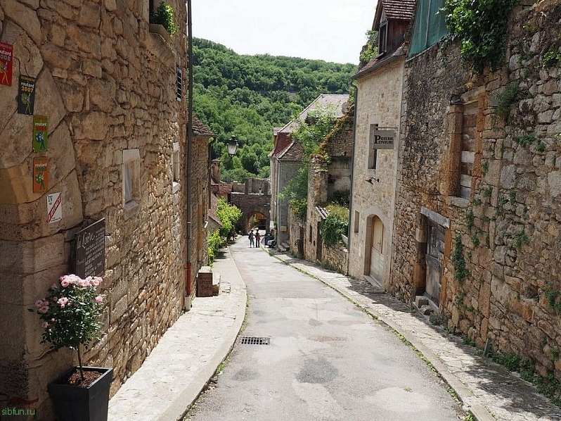 Рокамадур – французская деревня на склоне скалы