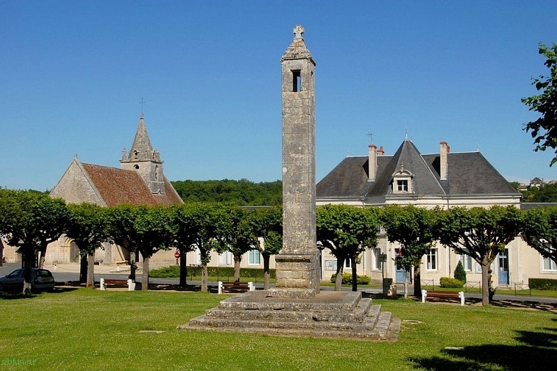 Фонари мертвых в центральной и западной частях Франции