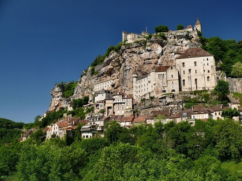 Рокамадур – французская деревня на склоне скалы