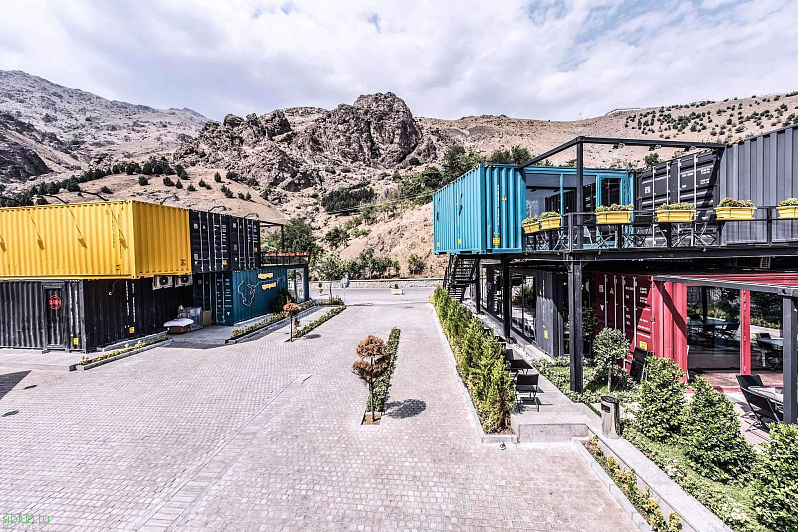 Cube Club – пространство для отдыха и развлечений из мусорных контейнеров в Иране