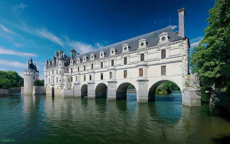 Chateau de Chenonceau – уникальный замок, построенный над рекой