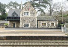 Частный отель в Англии, который стоит буквально на железнодорожных путях