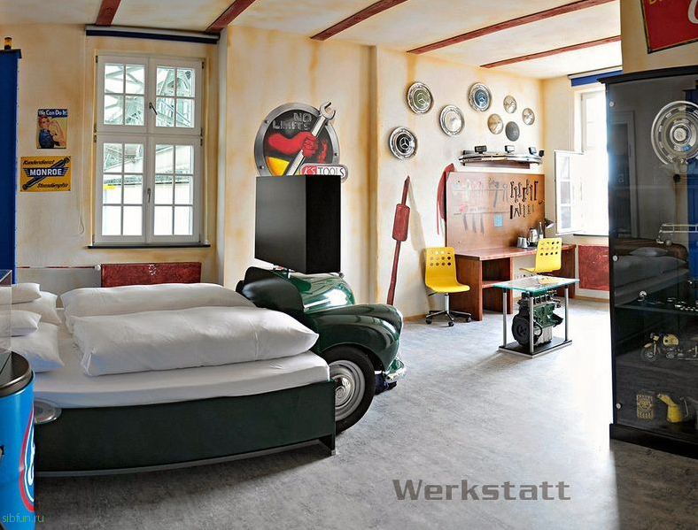 V8 – тематический отель для поклонников ретро автомобилей в Германии