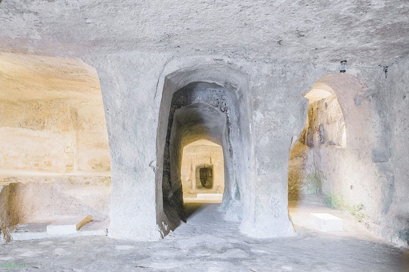 Матера – древний пещерный город на юге Италии