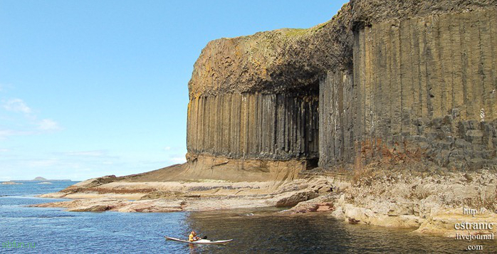 Захватывающие пещеры и скалы на острове Стаффа в Шотландии