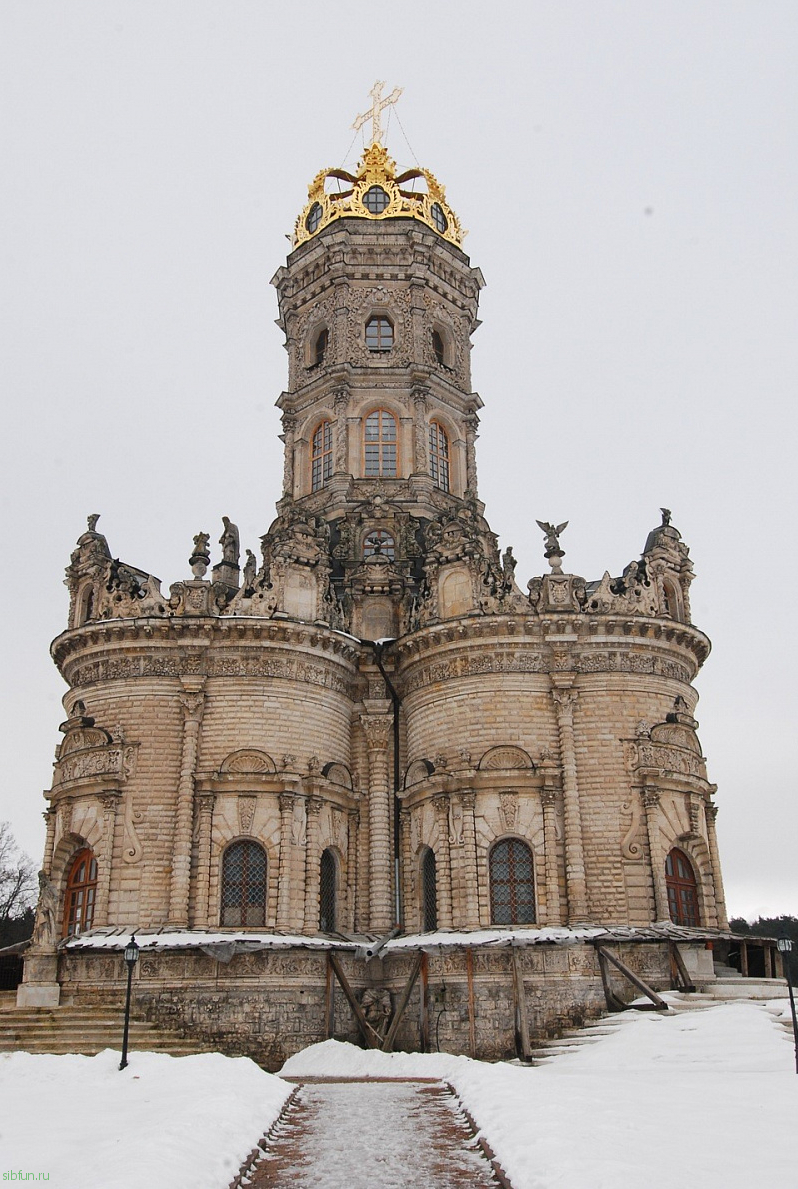 Уникальная православная церковь Знамения в Дубровицах