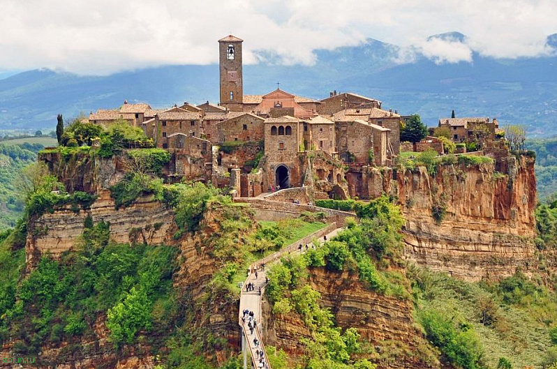 Чивита ди Баньореджо – уникальный итальянский город на вершине холма