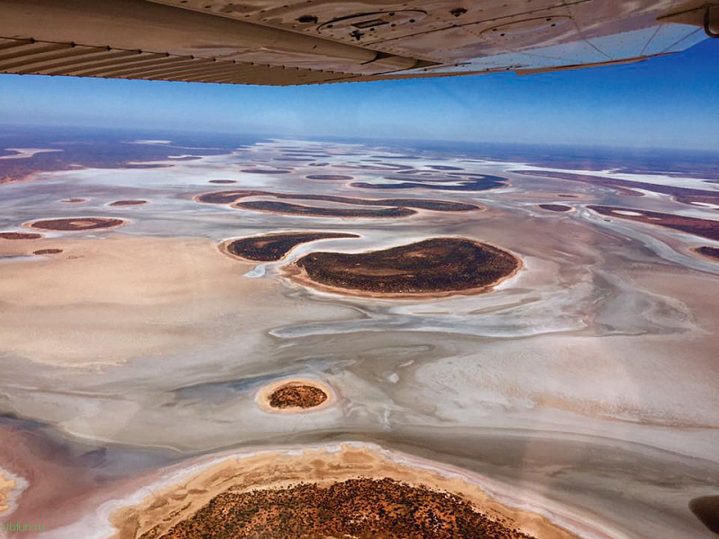 Амадеус – удивительное австралийское соленое озеро, названное в честь короля Испании