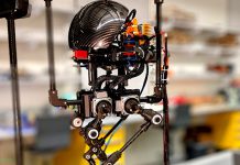 Первый робот, который способен ходить, прыгать и перелетать препятствия.