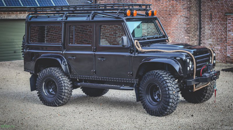 Реплика Land Rover Defender из фильма «007: Спектр»