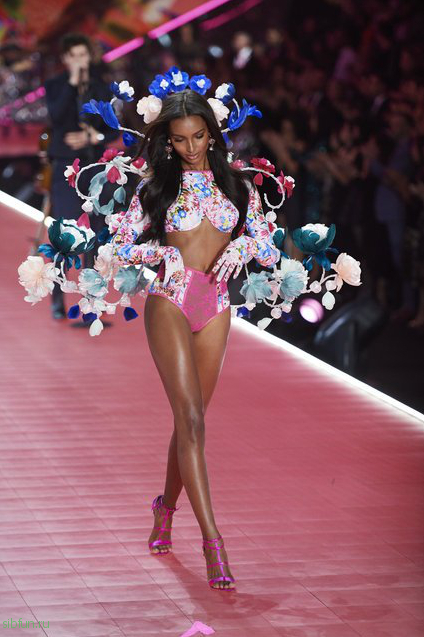 В Нью-Йорке состоялся очередной показ Victoria's Secret Fashion Show 